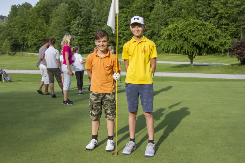 MEDŠOLSKO TEKMOVANJE V GOLFU