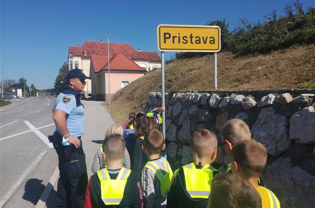 NA SPREHODU S POLICISTOM