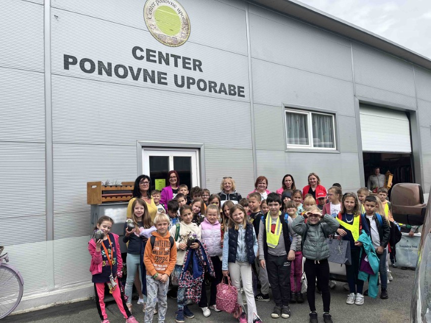 ZMANJŠAJ, PONOVNO UPORABI, RECIKLIRAJ